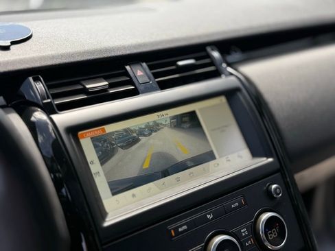 Used 2019 Land Rover Discovery SE image 23
