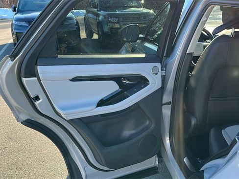 Used 2022 Land Rover Range Rover Evoque R-Dynamic SE image 19