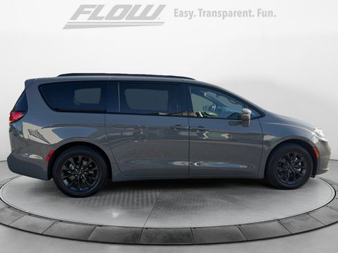 Used 2021 Chrysler Pacifica Touring-L w/ S Appearance Package FWD image 9