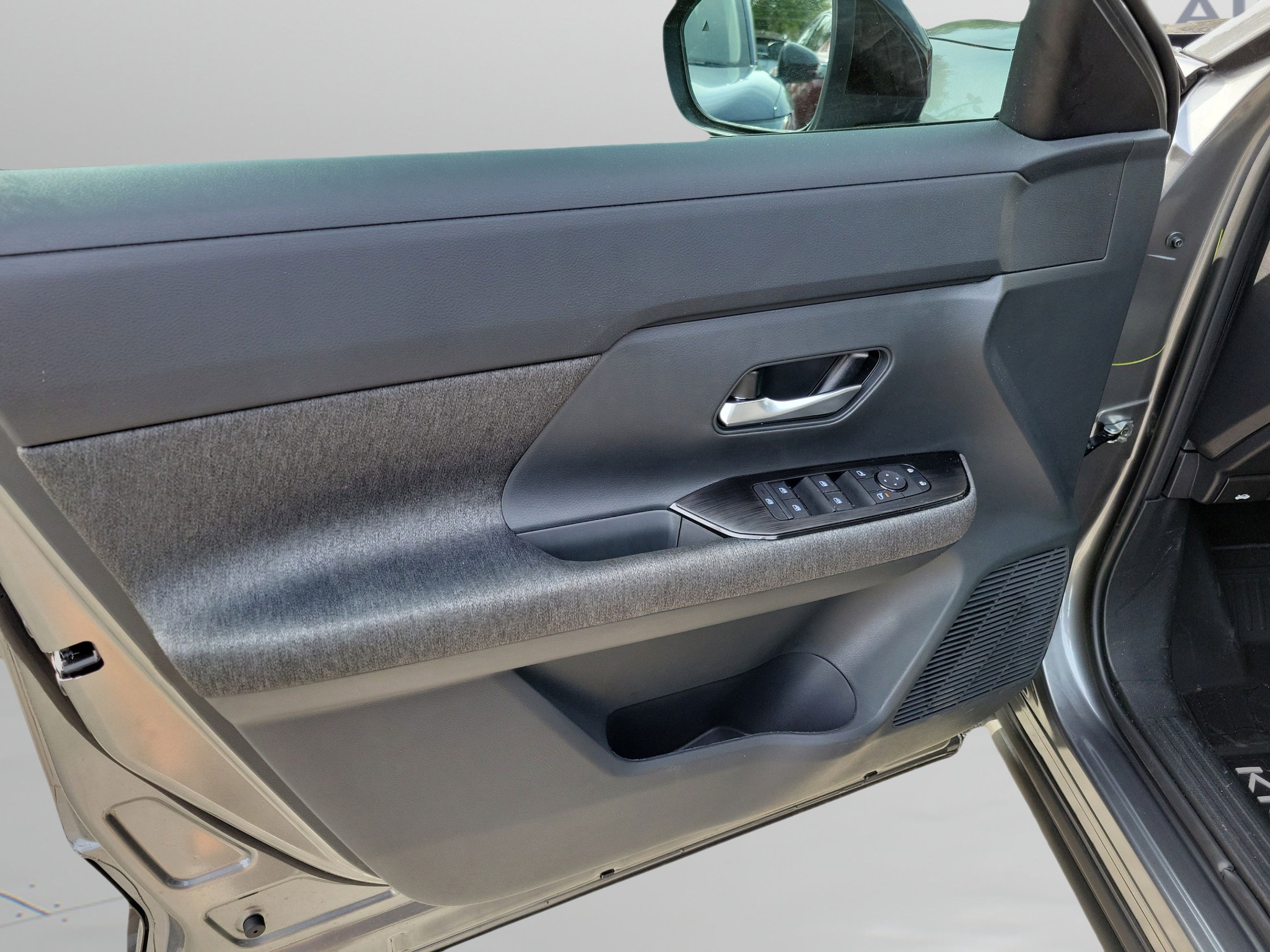 Used 2026 Nissan Kicks SV w/ SV Premium Package FWD image 28