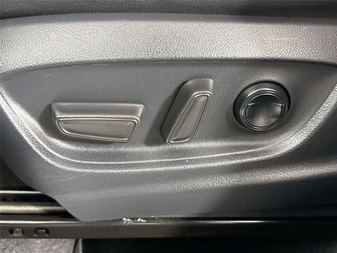 Certified 2025 Toyota Corolla Cross XLE FWD image 27
