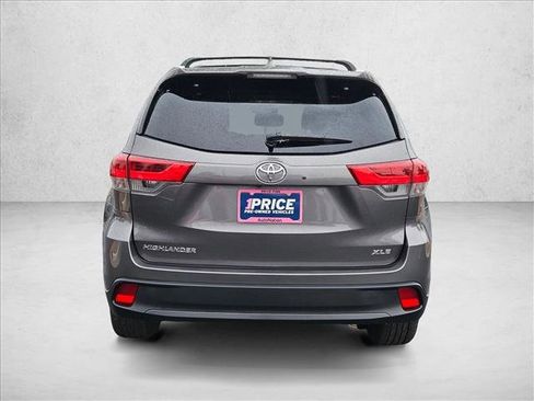 Used 2019 Toyota Highlander XLE image 7