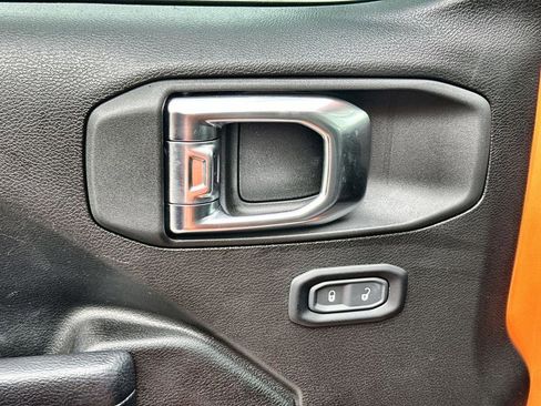 Certified 2025 Jeep Wrangler Sport AWD/4WD image 29