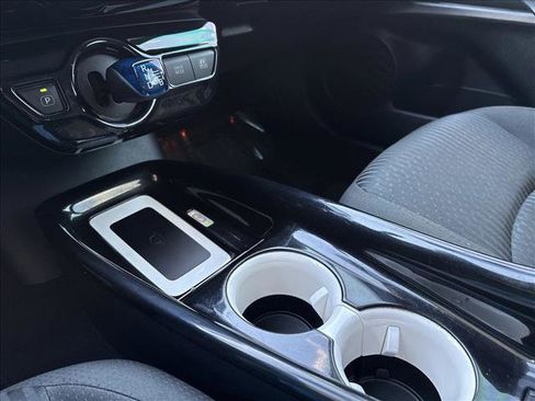 Used 2016 Toyota Prius Three image 19