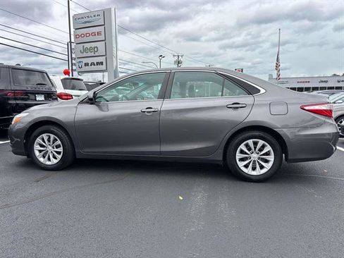 Used 2016 Toyota Camry LE image 6