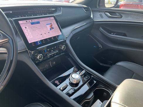 Used 2024 Jeep Grand Cherokee Overland w/ Advanced Protech Group III image 25