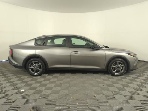 Used 2025 Kia K4 LXS image 4