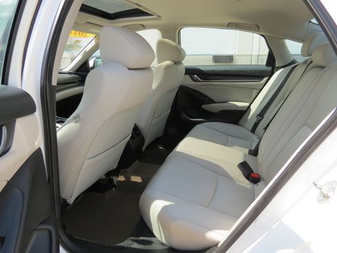 Used 2018 Honda Accord EX image 26