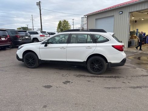 Used 2019 Subaru Outback 2.5i image 6