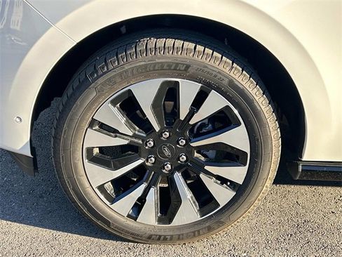 Used 2025 Ford Expedition Max Platinum w/ Driver's Package image 10