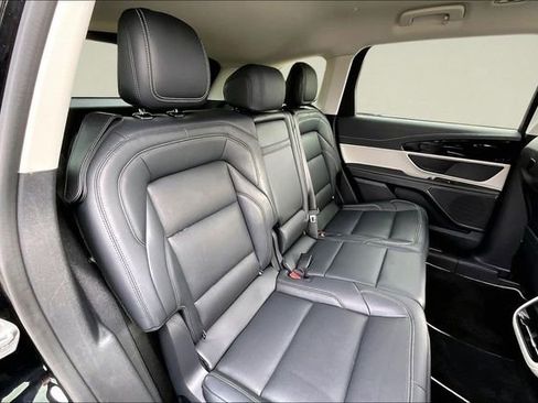 Used 2025 Lincoln Nautilus Premier image 26