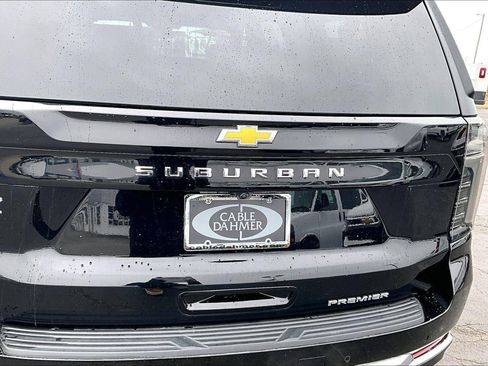 Used 2025 Chevrolet Suburban Premier image 31