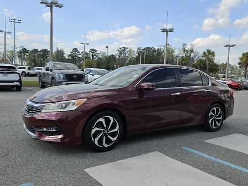 Used 2017 Honda Accord EX-L image 2