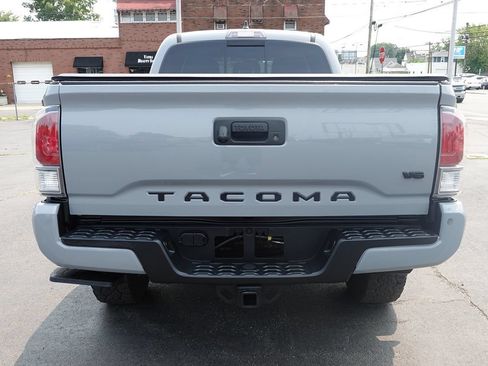 Used 2020 Toyota Tacoma TRD Off-Road AWD/4WD image 13