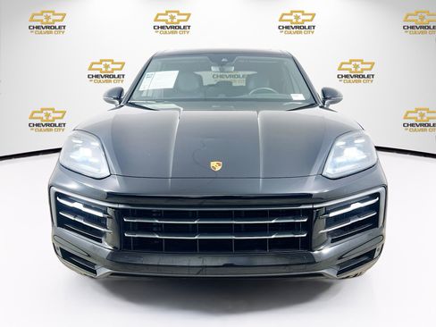 Used 2024 Porsche Cayenne image 2