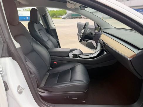 Used 2020 Tesla Model 3 Standard Range image 22