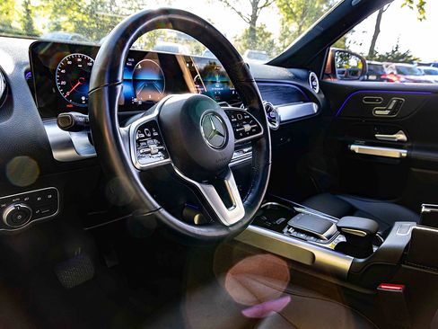 Used 2023 Mercedes-Benz GLB 250 4MATIC image 7