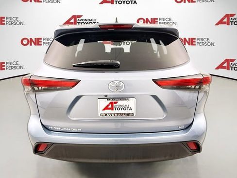 Used 2023 Toyota Highlander LE FWD image 6