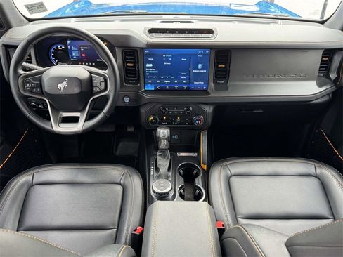 Used 2024 Ford Bronco Badlands image 2