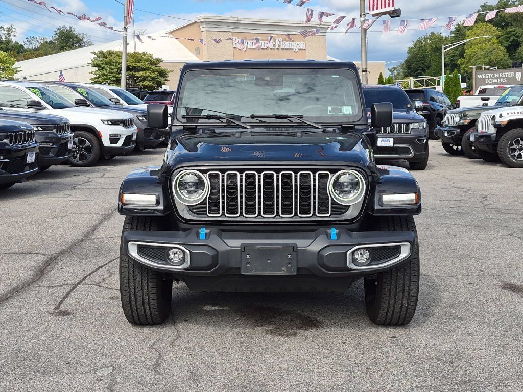 Used 2024 Jeep Wrangler Unlimited Sahara w/ Safety Group AWD/4WD image 2