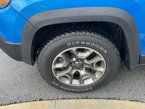 Used 2020 Jeep Cherokee Trailhawk w/ Cold Weather Group image 33