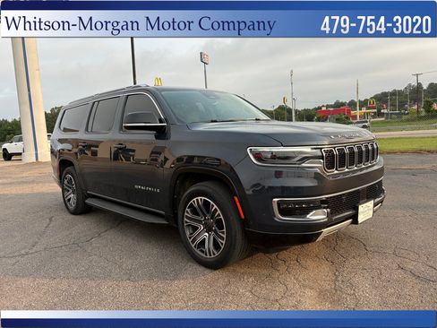 Used 2023 Jeep Wagoneer L Series II AWD/4WD image 3