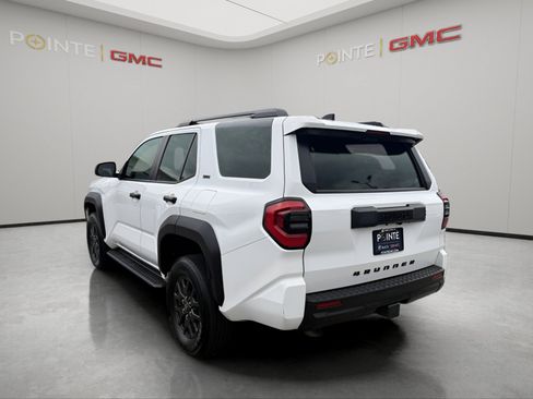 Used 2025 Toyota 4Runner SR5 AWD/4WD image 5