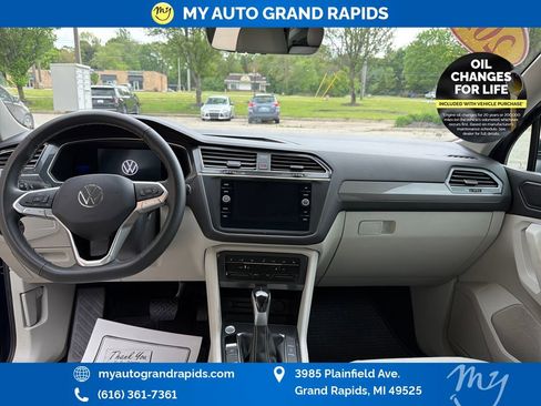 Used 2022 Volkswagen Tiguan SE AWD/4WD image 12