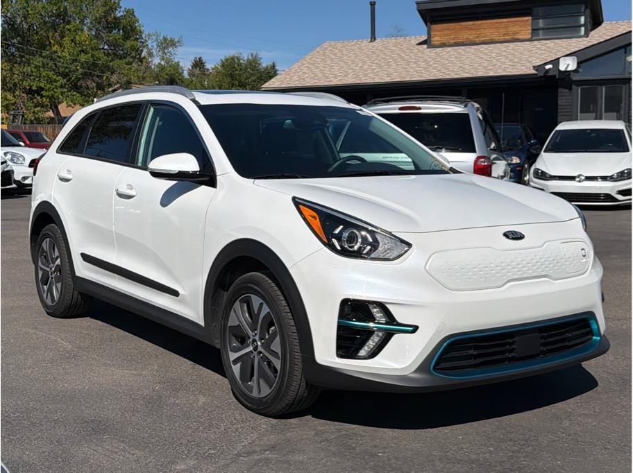 Used 2020 Kia Niro EX Premium w/ Cold Weather Package FWD image 4