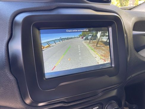 Used 2021 Jeep Renegade Latitude w/ Convenience Group image 18