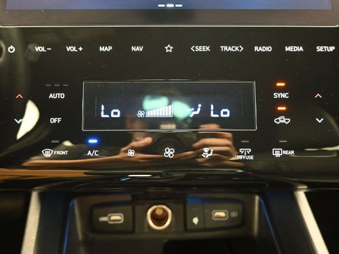 Used 2024 Hyundai Santa Cruz Limited image 18