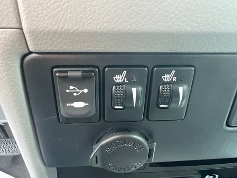 Used 2017 Toyota Sienna XLE Premium w/ Protection Package FWD image 23