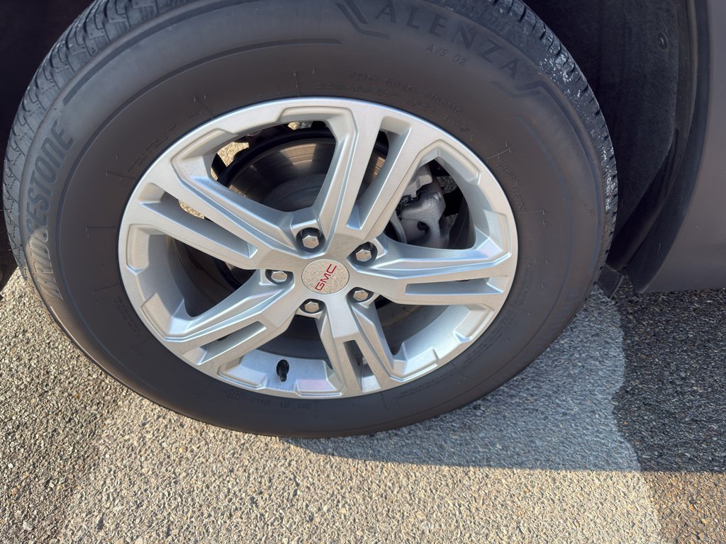 Used 2024 GMC Terrain SLE AWD/4WD image 3