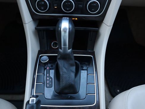 Used 2015 Volkswagen Passat TDI SEL Premium image 22