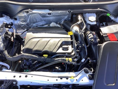 Used 2025 Chevrolet Trax LT image 31