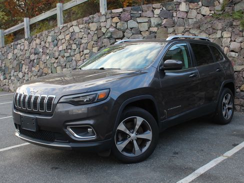 Used 2019 Jeep Cherokee Limited image 2