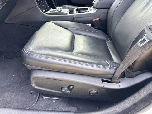 Used 2023 Chrysler 300 Touring L RWD image 16