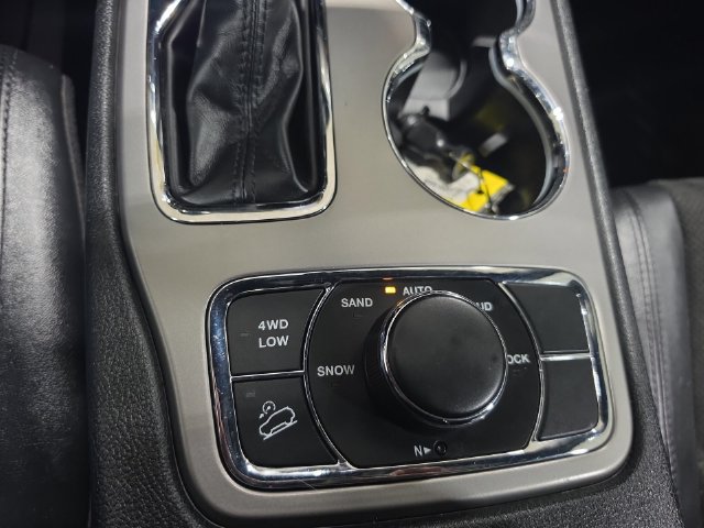 Used 2022 Jeep Grand Cherokee Laredo X AWD/4WD image 17