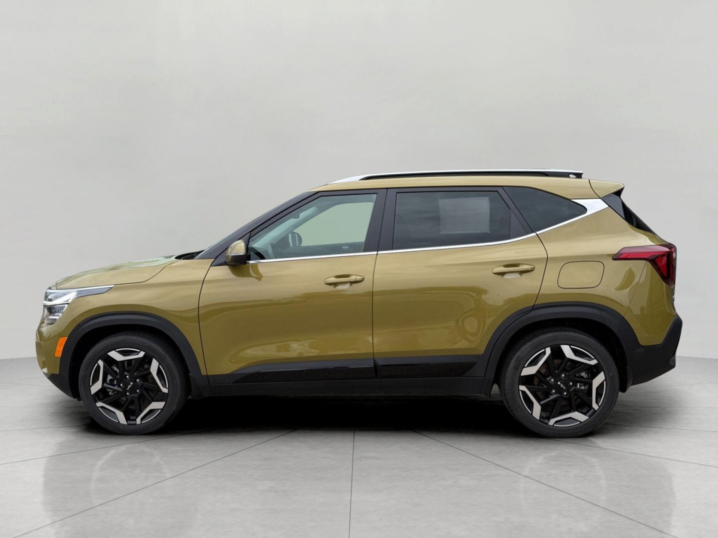 Used 2024 Kia Seltos SX w/ SX Sunroof Package AWD/4WD image 8