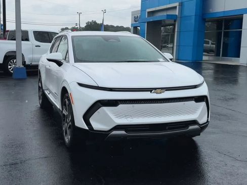Used 2024 Chevrolet Equinox EV LT w/ Active Safety Package 3 FWD image 3