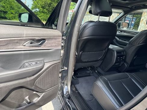 Used 2024 Jeep Grand Cherokee Limited image 33