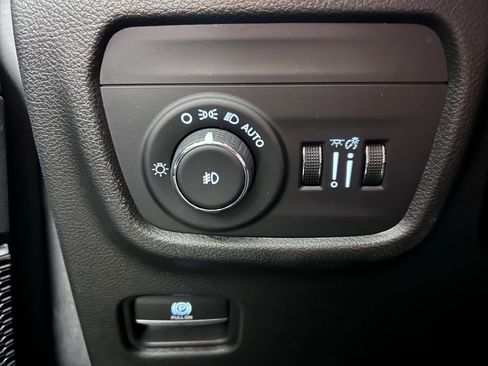 Used 2023 Jeep Grand Cherokee Limited image 7