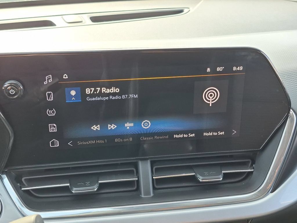 Used 2025 Chevrolet Trax LT FWD image 13