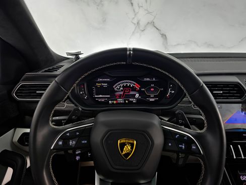 Used 2021 Lamborghini Urus image 40