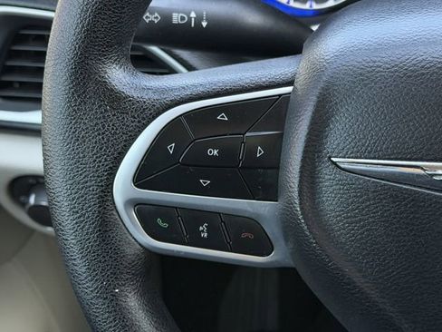 Used 2020 Chrysler Voyager L image 13