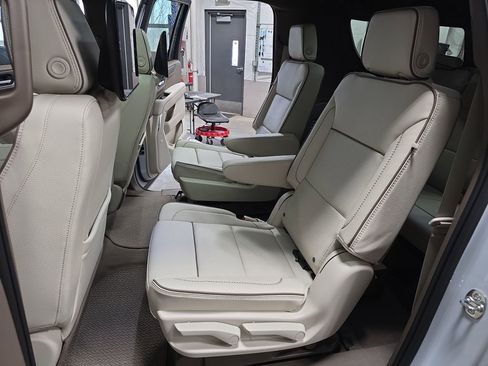 Used 2026 GMC Yukon XL Denali w/ Denali Reserve Package image 16