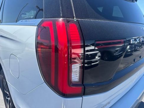 Used 2025 Ford Expedition Platinum AWD/4WD image 26