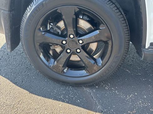 Used 2023 Jeep Grand Cherokee L Limited w/ Luxury Tech Group II image 11