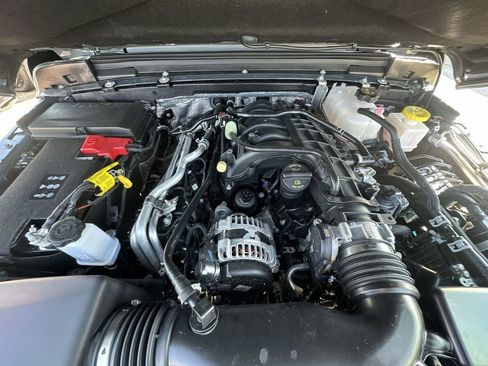 Used 2025 Jeep Gladiator Mojave w/ Convenience Group image 25