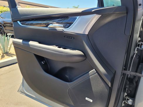 Certified 2025 Cadillac XT6 Premium Luxury AWD/4WD image 24